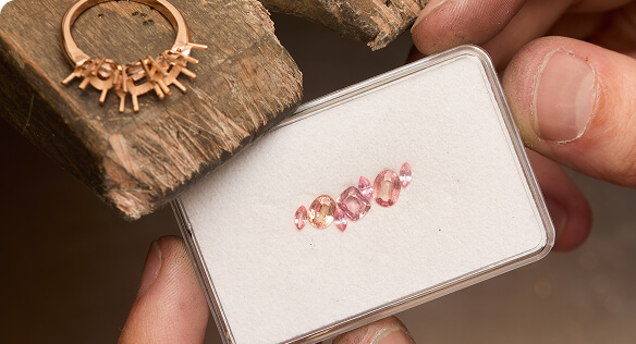 Bague Constellation à l'atelier