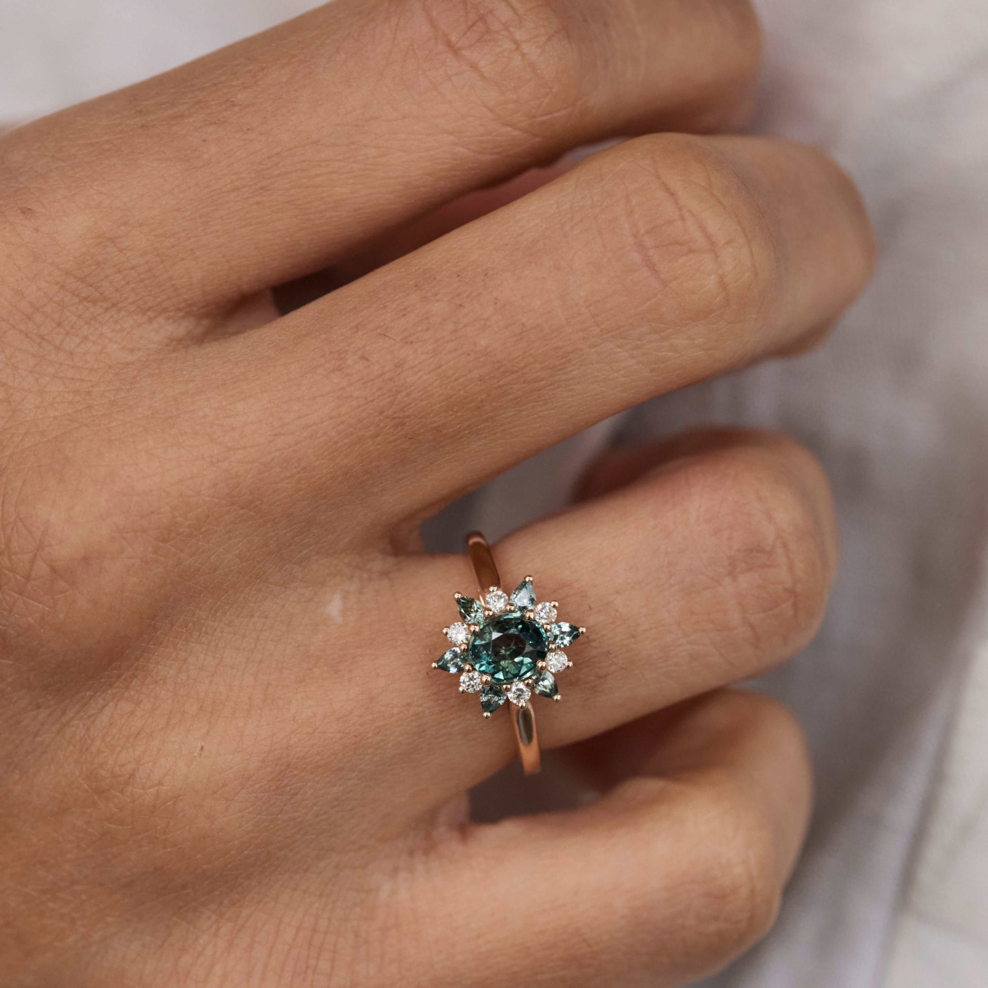 Bague Ella - Saphir Teal 1.10 carats – Image 3