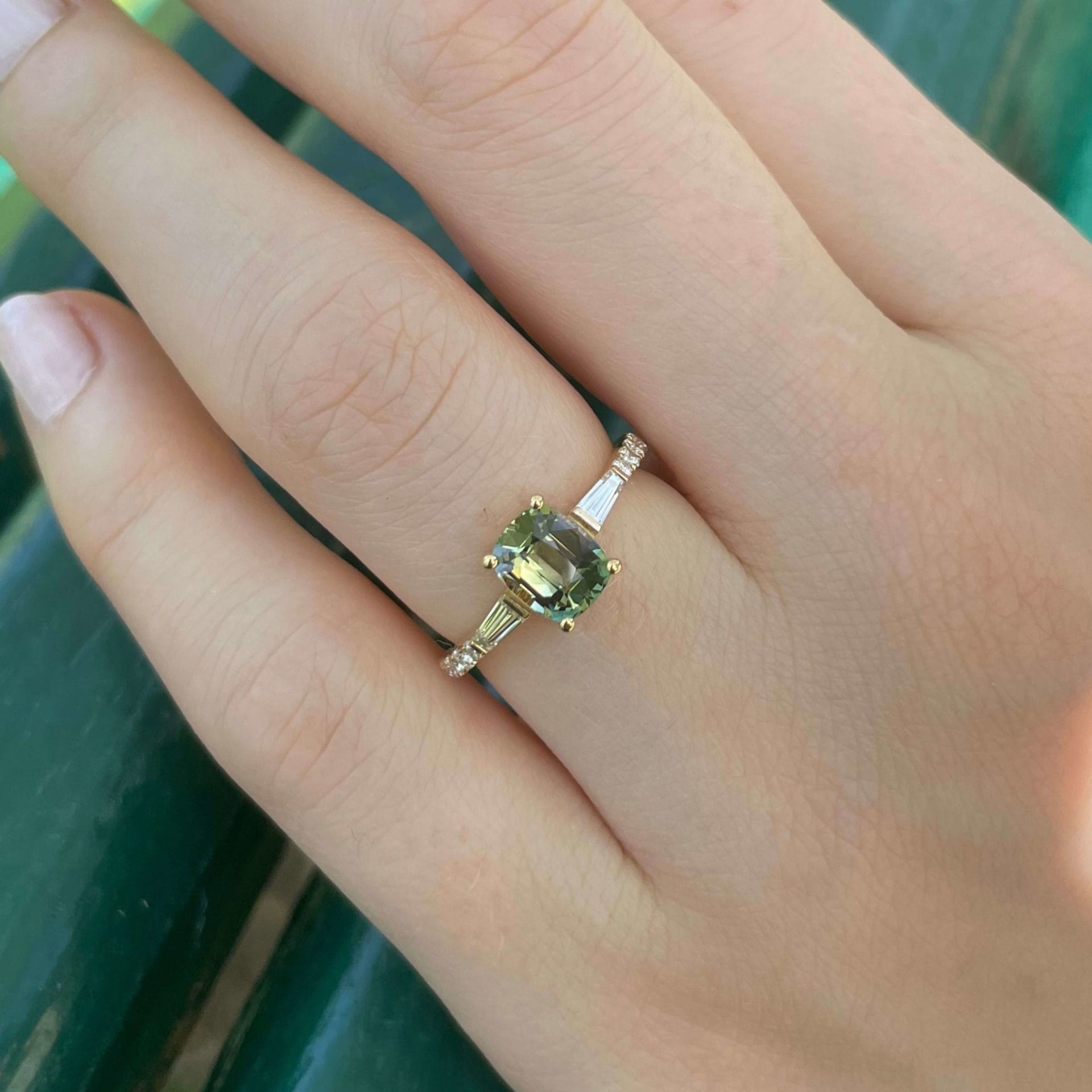 Bague Elahera - Saphir Vert 1.40 carats – Image 3
