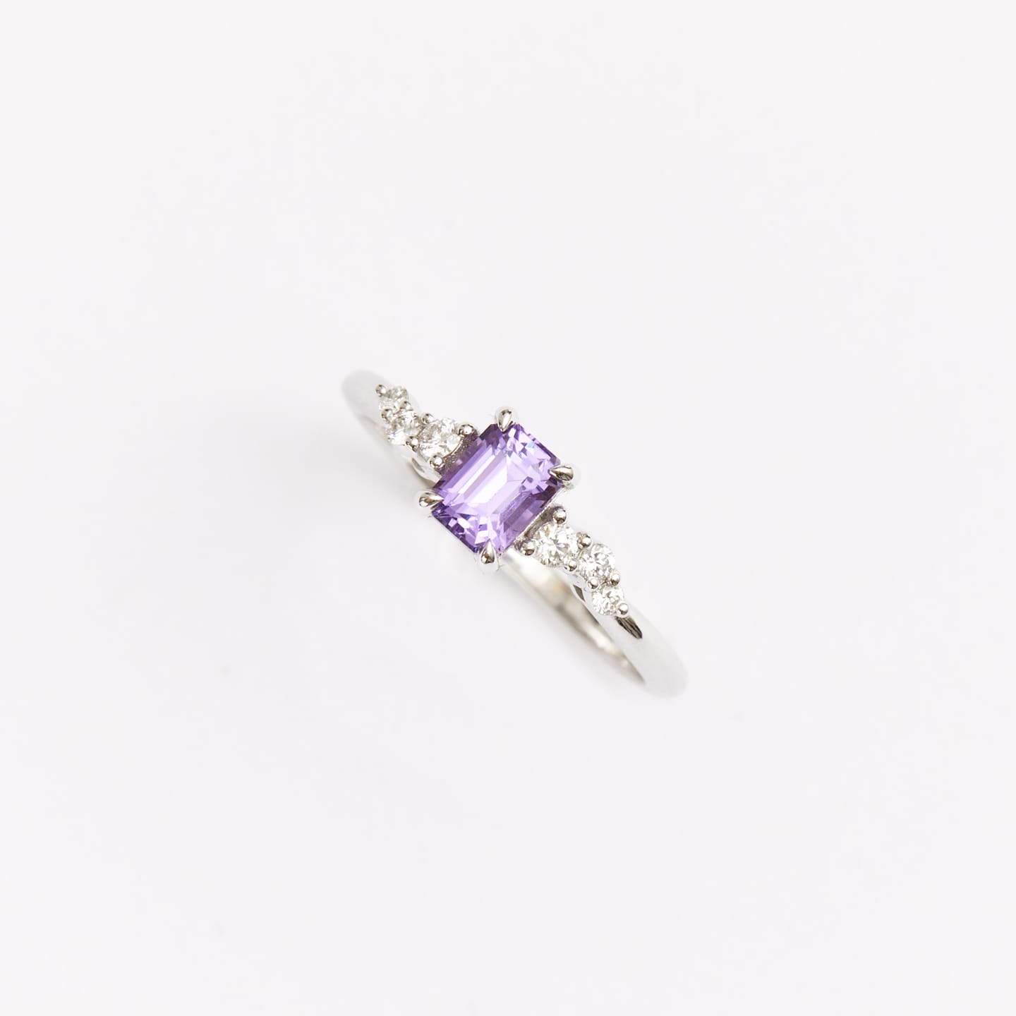 Bague Neelia - Saphir Violet 0.76 carats