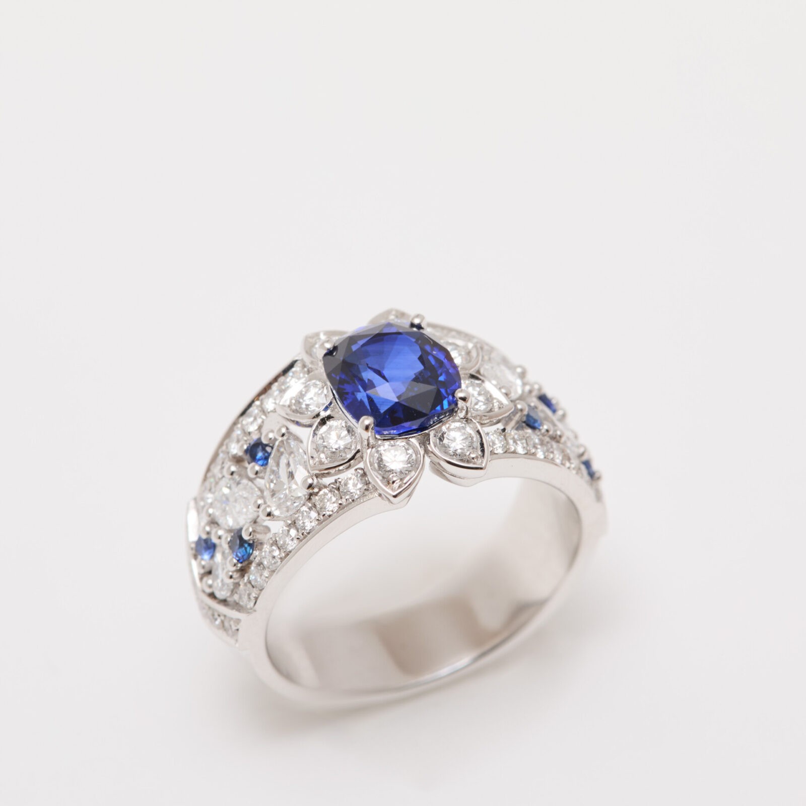 bague bandeau saphir