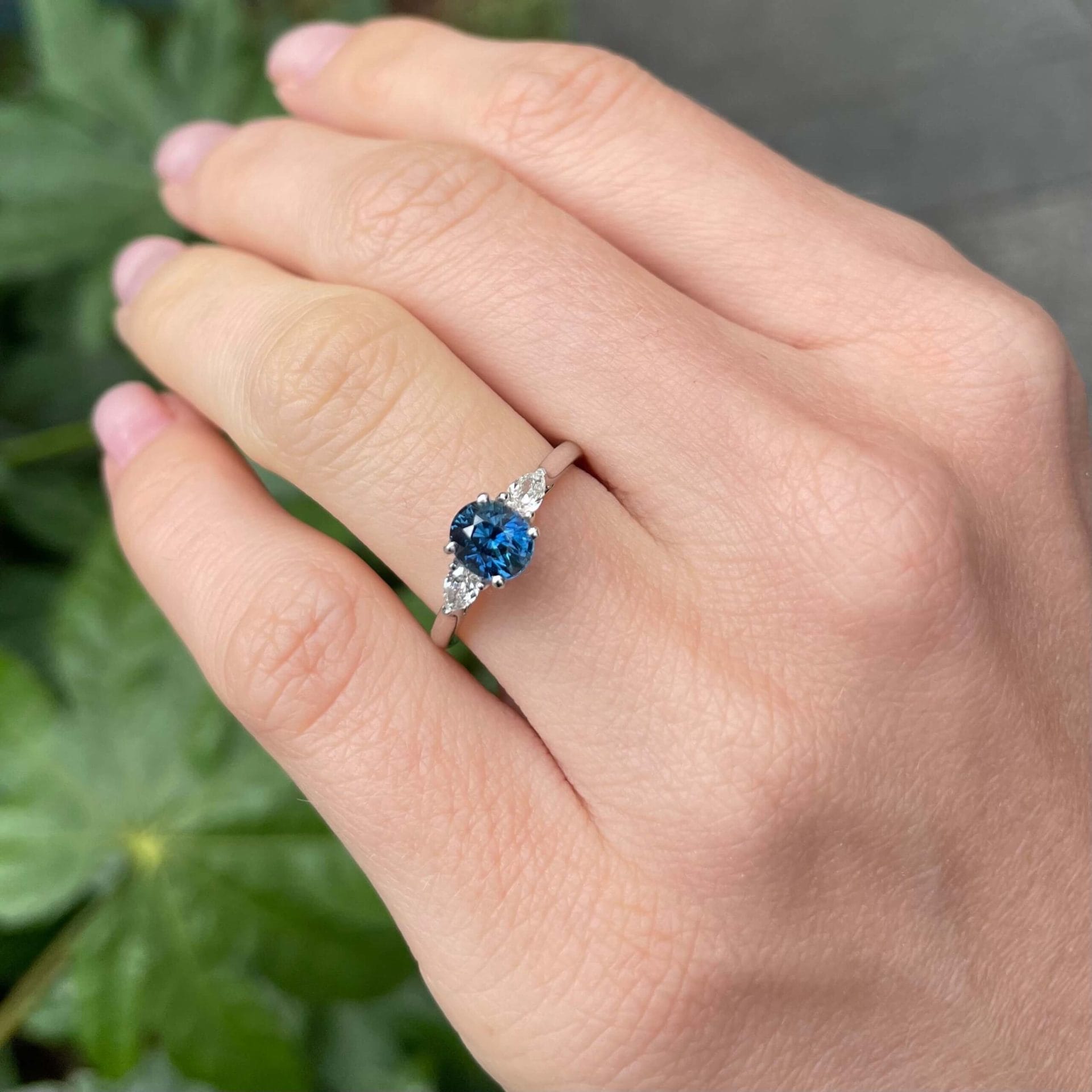 Bague Elahera - Saphir Indigo 1.09 carats – Image 2