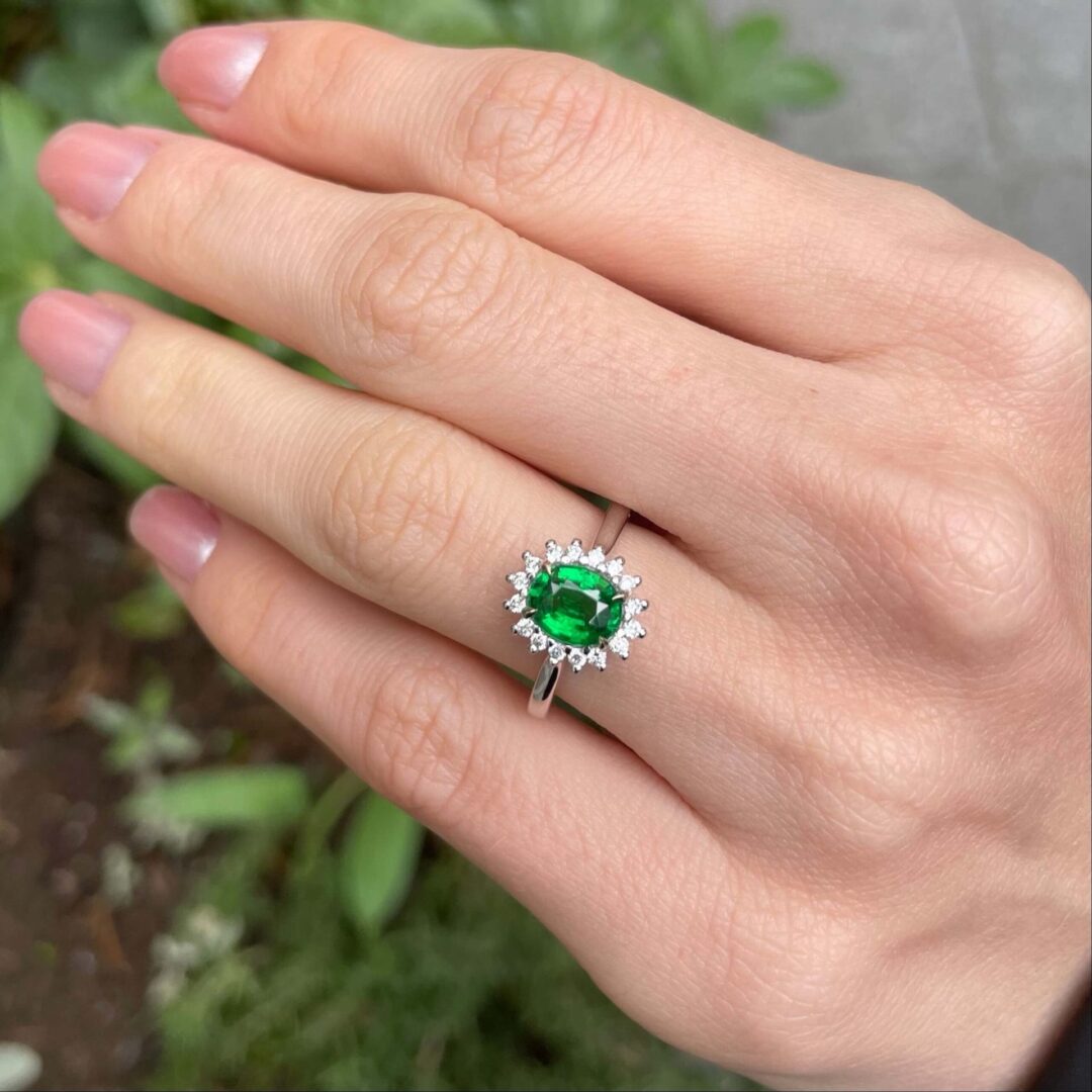 Bague Ella – Tsavorite ovale 1.30 carats