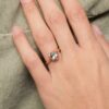 Bague Jaffna - Saphir Vert Amande  0.94 carats – Image 3