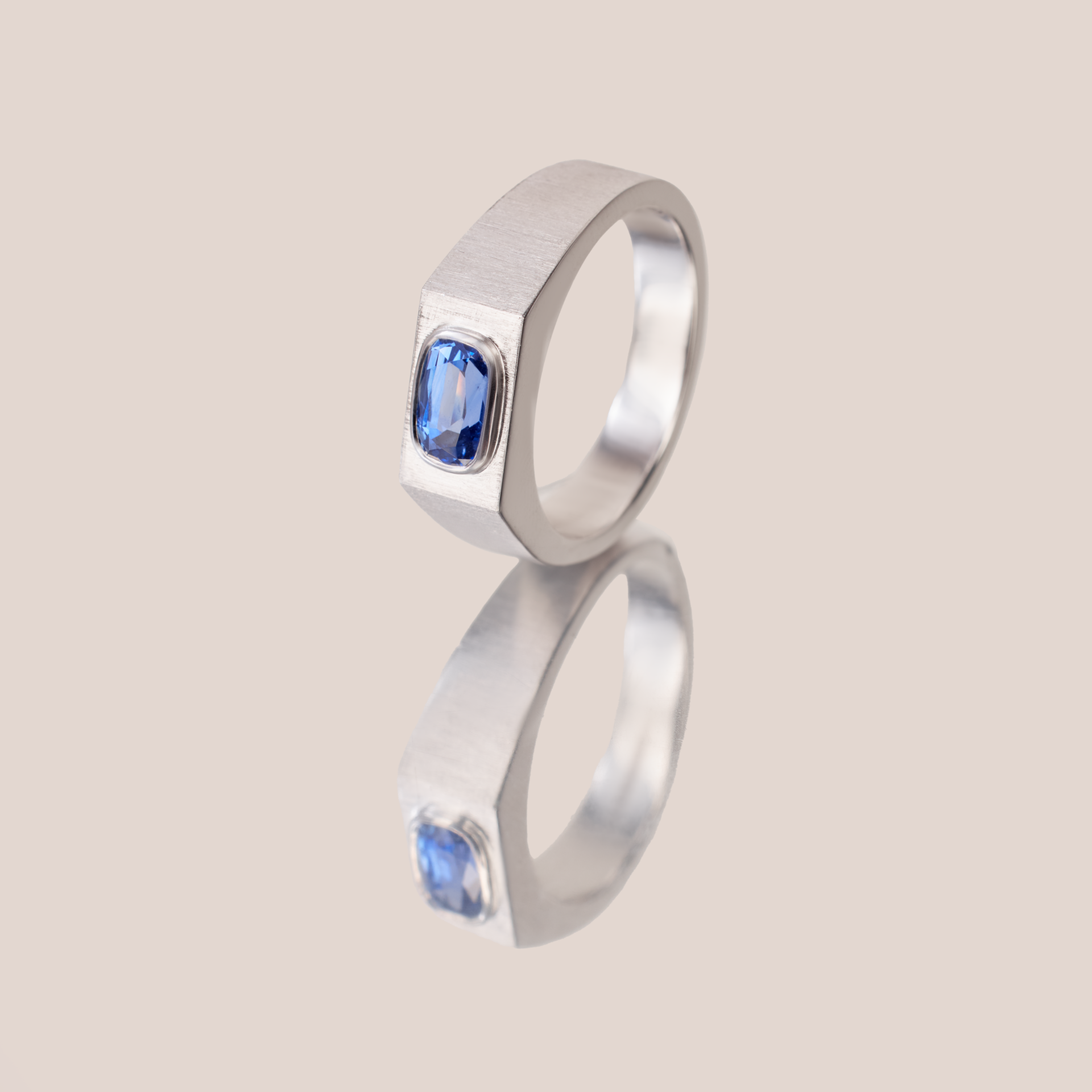 Bague Azhar - Saphir Vivid Bleu 1.29 carats