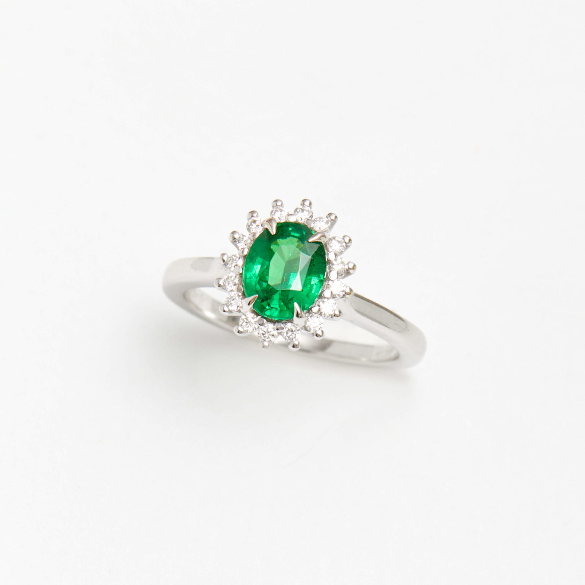 Bague Ella – Tsavorite ovale 1.30 carats