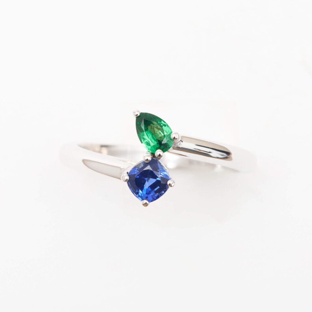Bague Toi et Moi Saphir Vivid Blue et Tsavorite