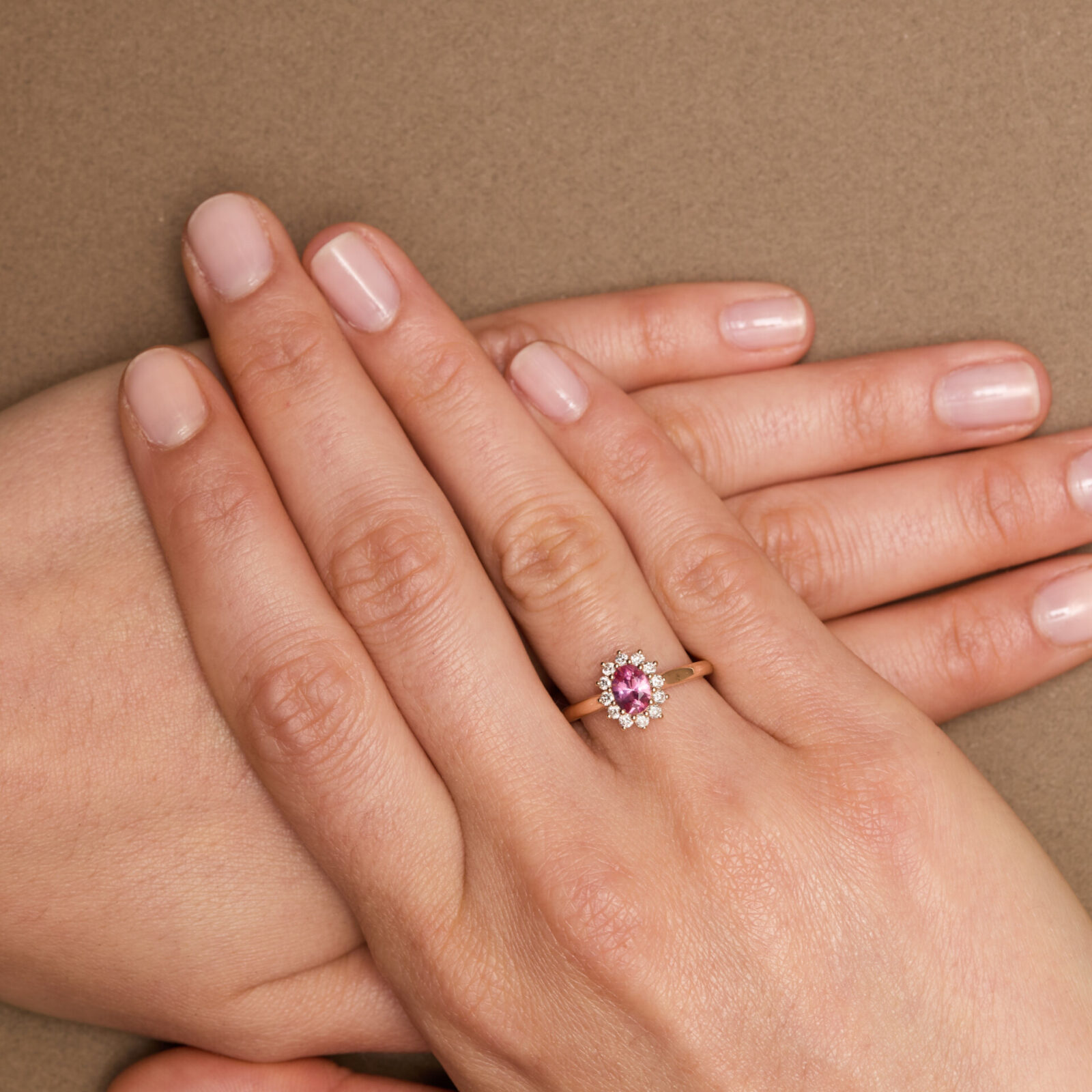 Bague Lily Ella - Spinelle Mahenge 0.56 carats – Image 3