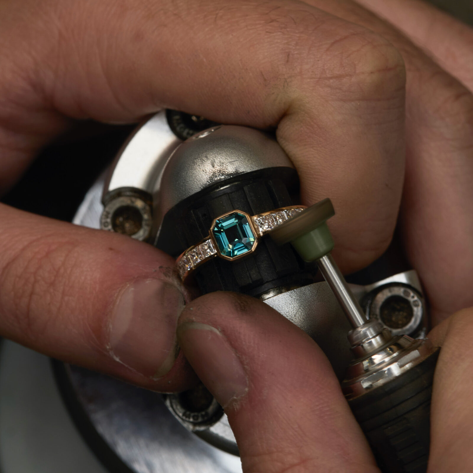 Bague Trinco Art Déco - Saphir Teal 1.10 carats – Image 4