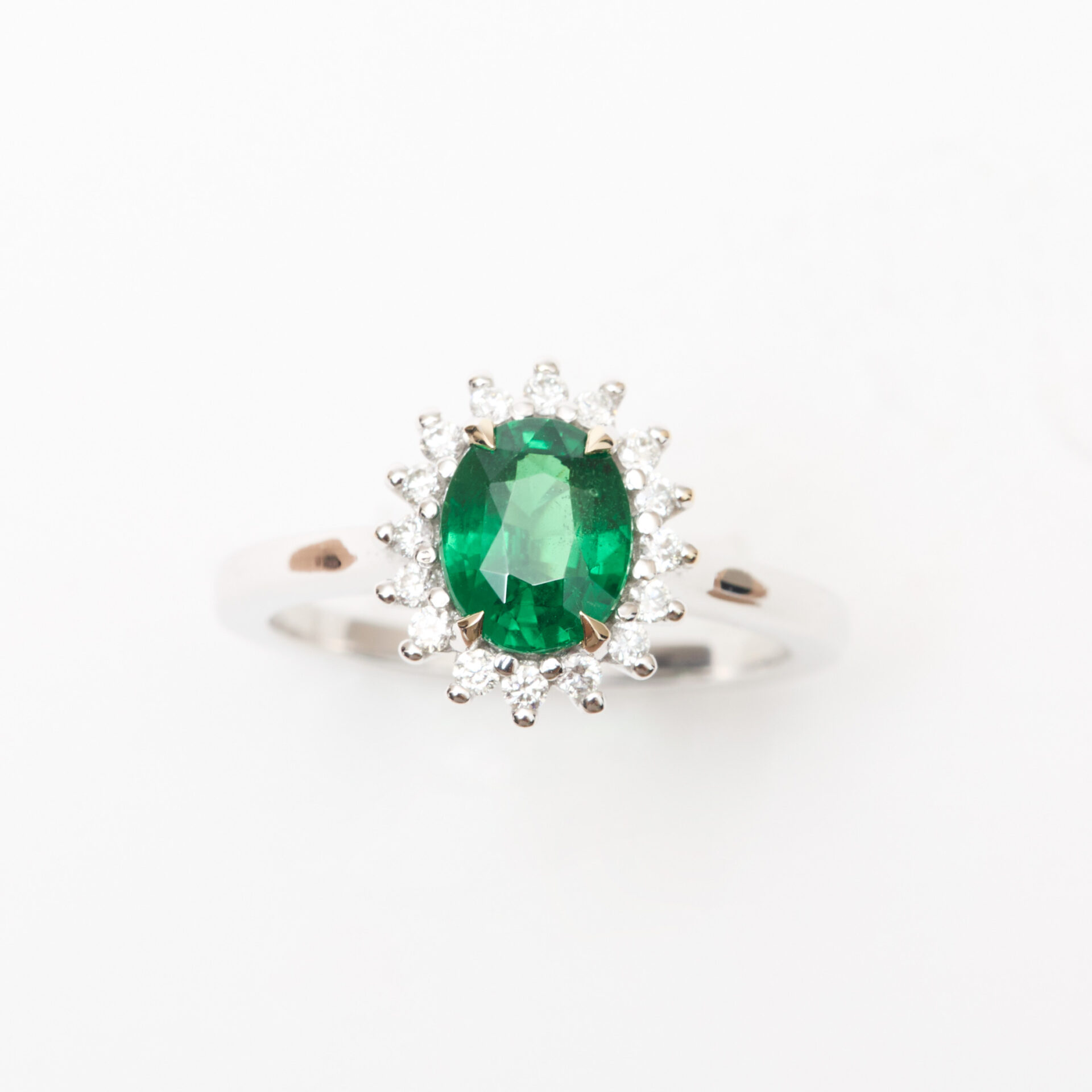 Bague Ella – Tsavorite ovale 1.30 carats