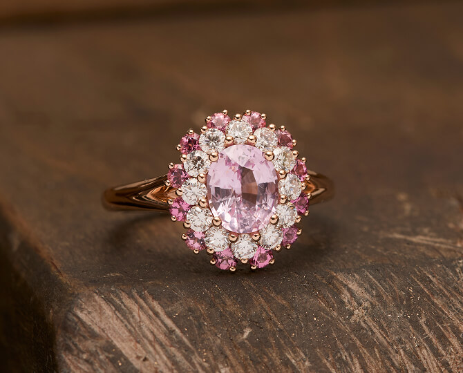 Le saphir rose et l’or