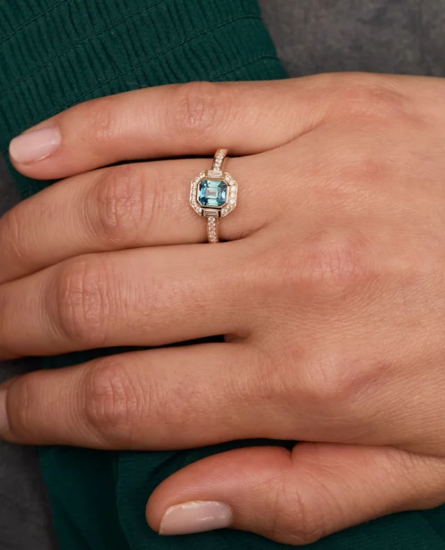 Découvrez nos dernières créations en Saphir Teal 💙⁠
⁠
Iconique, moderne et résolument élégant, le Saphir Teal séduit par ses nuances subtiles de bleu et de vert ! ⁠
⁠
Chez Avani, chaque bague met en lumière une pierre unique. Découvrez ici nos modèles disponibles en Saphir Teal, à retrouver en boutique et en ligne ✨⁠
⁠
⁠
.⁠
.⁠
.⁠
.⁠
#baguesaphir #joaillerieparis #frenchjewelry #placevendome #hautejoaillerie #tealsapphire #saphirteal #baguesaphirteal #bagueartdeco #artdecojewelry #artdecojewellery #bijouartdeco #baguesurmesure #baguemariage #baguefiancailles #custommadering